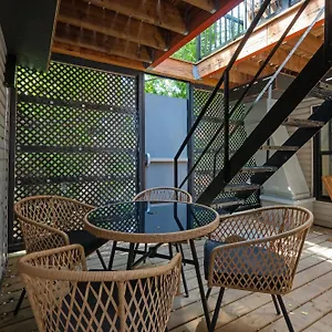 Les Saint-laurent Apartment